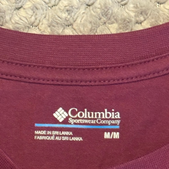 Columbia Women’s Burgundy Short Sleeve Tee Size Medium NWT - Picture 3 of 3